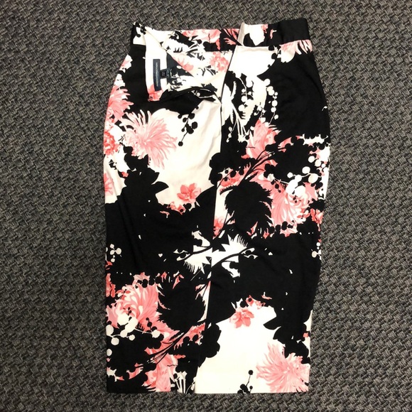 EUC French Connection Pencil Skirt - Size 4 - Picture 3 of 5